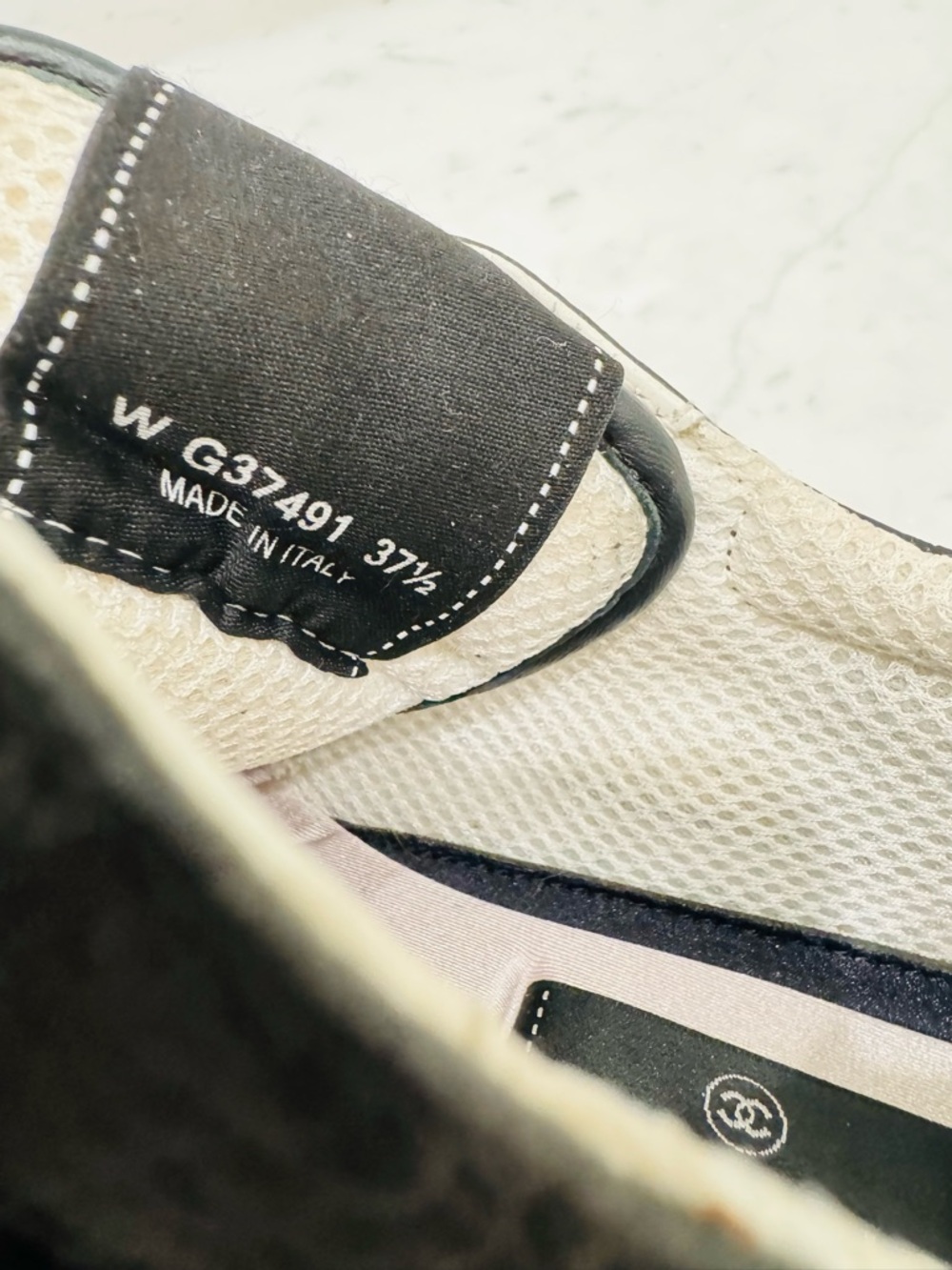 Chanel CC Logo Sneakers Black & White Leather Mesh Trainers Size 37.5 / US 7.5 - Picture 12 of 15